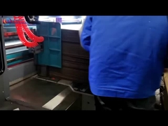 स्वचालित कंपन स्टेकर के साथ कार्टन बॉक्स प्रिंटिंग स्लॉटिंग डाई कटिंग मशीन